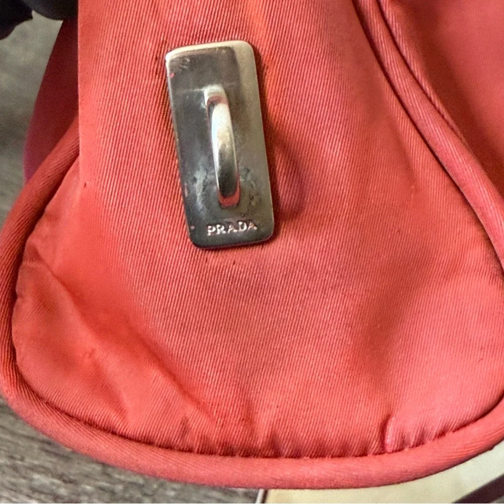 🔥PRADA VINTAGE TESSUTO  RED/ CORAL COLOR NYLON SHOULDER BAG 🔥 - Picture 8 of 16